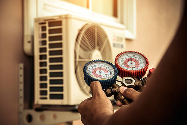 Professional Hvac technician working in Plumsteadville, PA